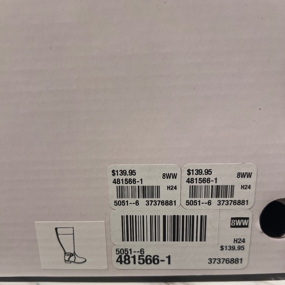 Penningtons Extra Wide Width Tall Riding Boot with Buckle Strap New In Box 8WW - Picture 7 of 8